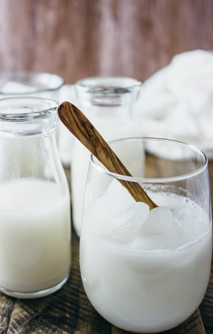 horchata served in glasses with ice