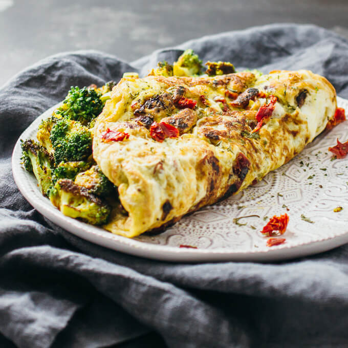 Curried omelette with broccoli and sun-dried tomatoes