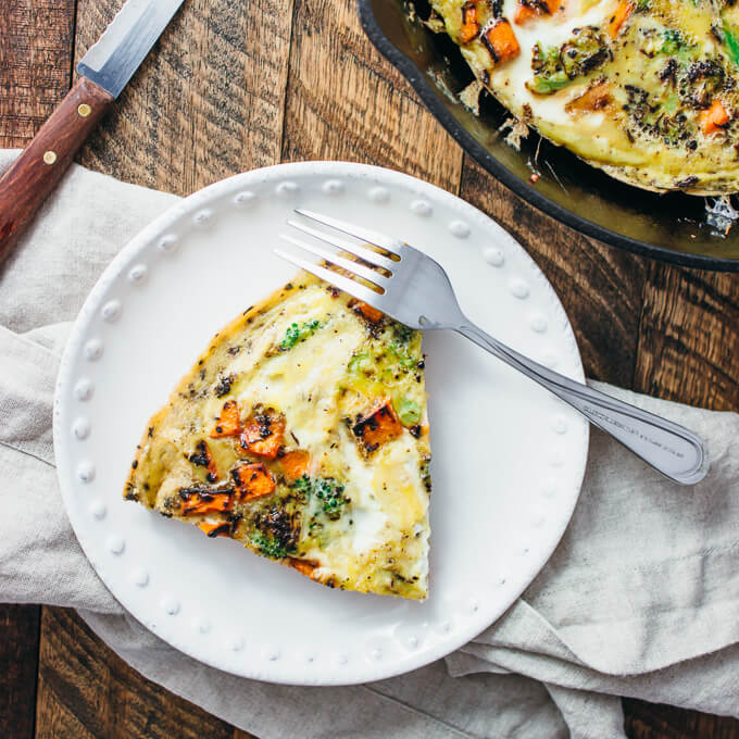 Sliced frittata with sweet potatoes and broccoli florets