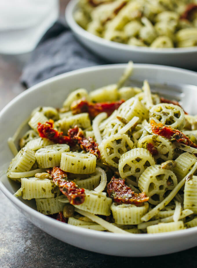 Pesto pasta salad with sun-dried tomatoes