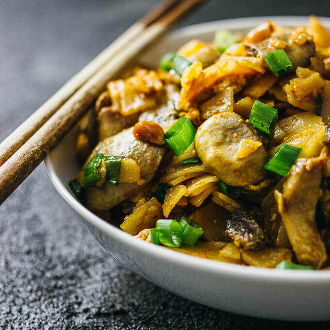 Spicy thai noodles with mushrooms
