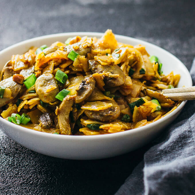 Spicy thai noodles with mushrooms
