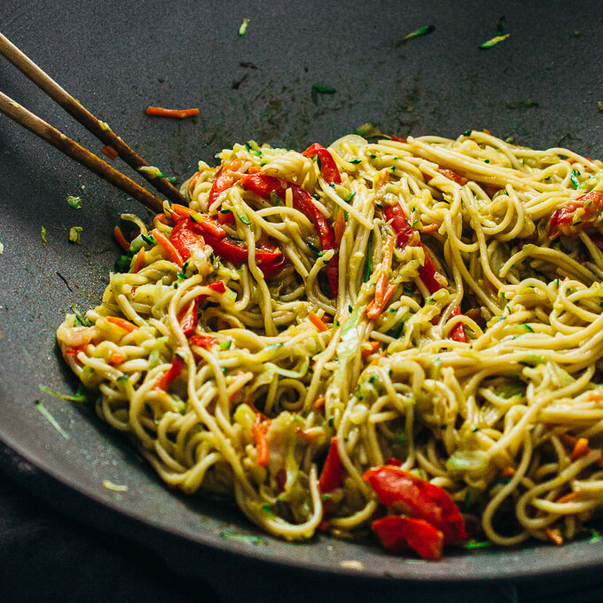 Vegetable chow mein noodles