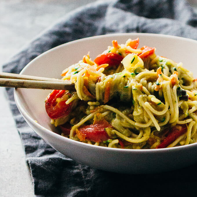 Vegetable chow mein noodles