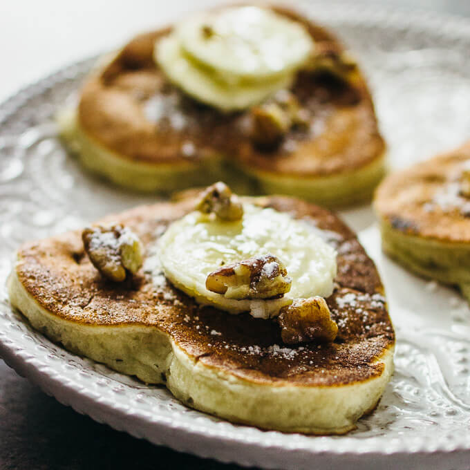 Banana pancakes with pecans