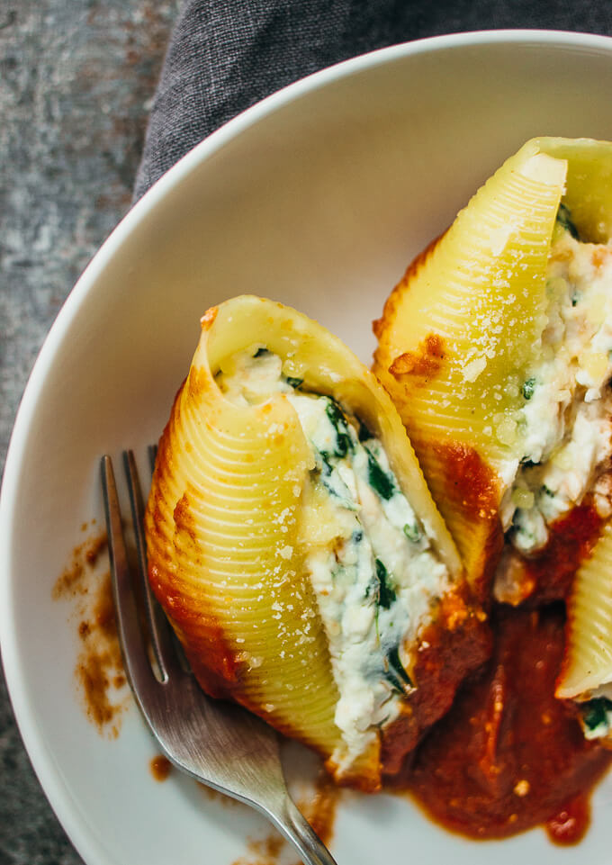 Easy ricotta cheese stuffed shells with spinach - Savory Tooth Easy ricotta cheese stuffed shells with spinach - Savory Tooth