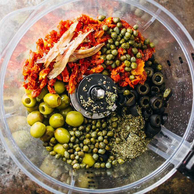 Sun-dried tomato tapenade bagels