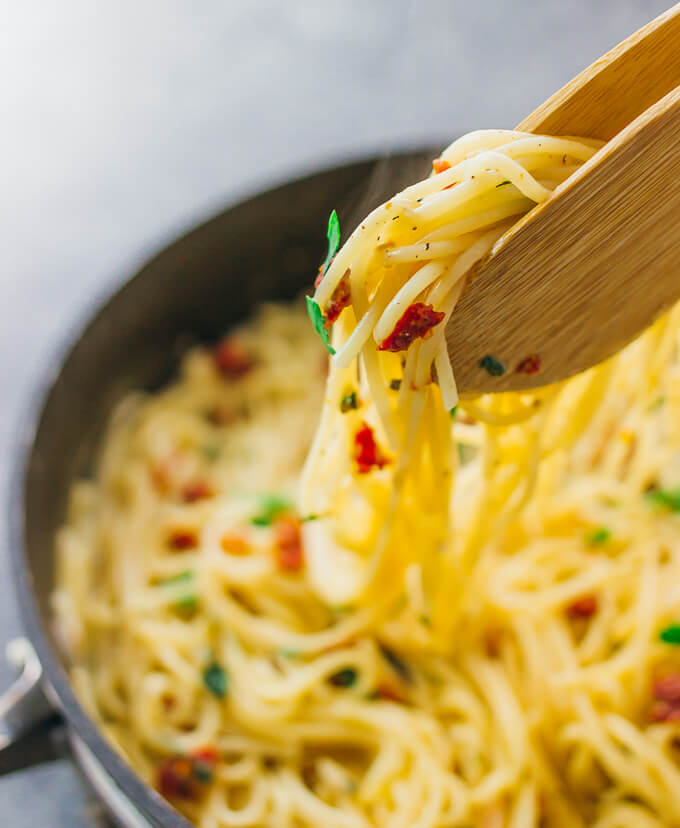 lifting up spaghetti from a pan