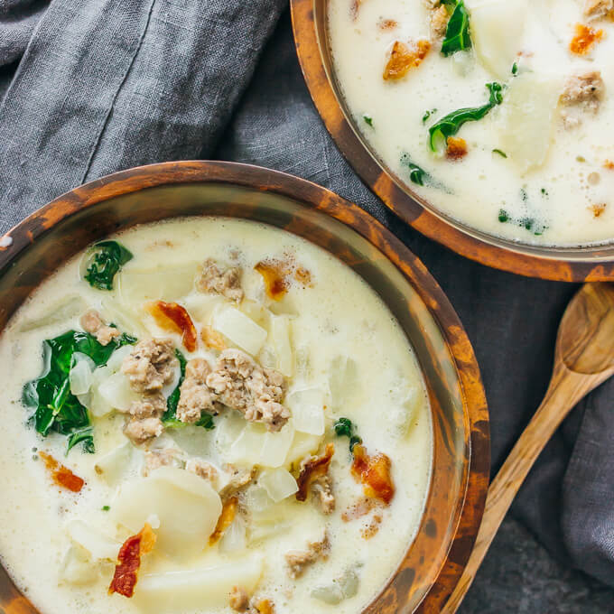 overhead view of zuppa toscana