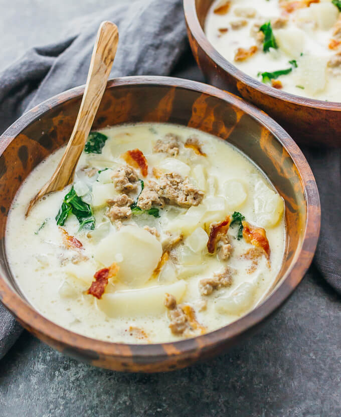 zuppa toscana served in wooden bowls