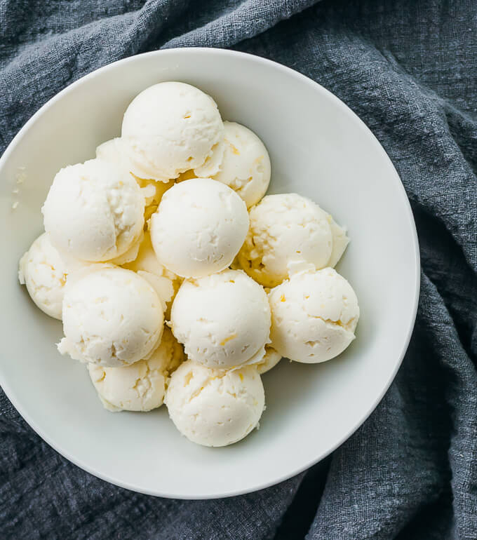 No-bake Lemon Cheesecake Fat Bombs