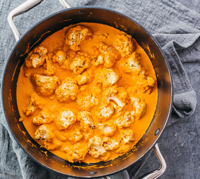 cauliflower curry in black pot