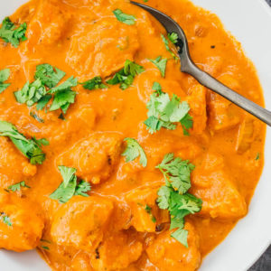 overhead view of butter chicken