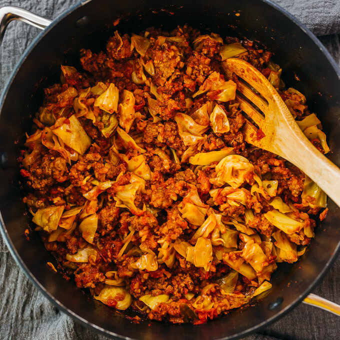 ground beef cabbage and tomatoes in black pot