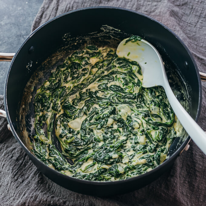 thickened spinach and cream in pot