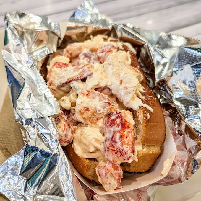 close up view of lobster roll
