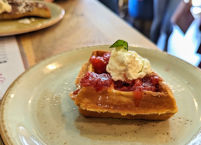 waffle with strawberry mermelada